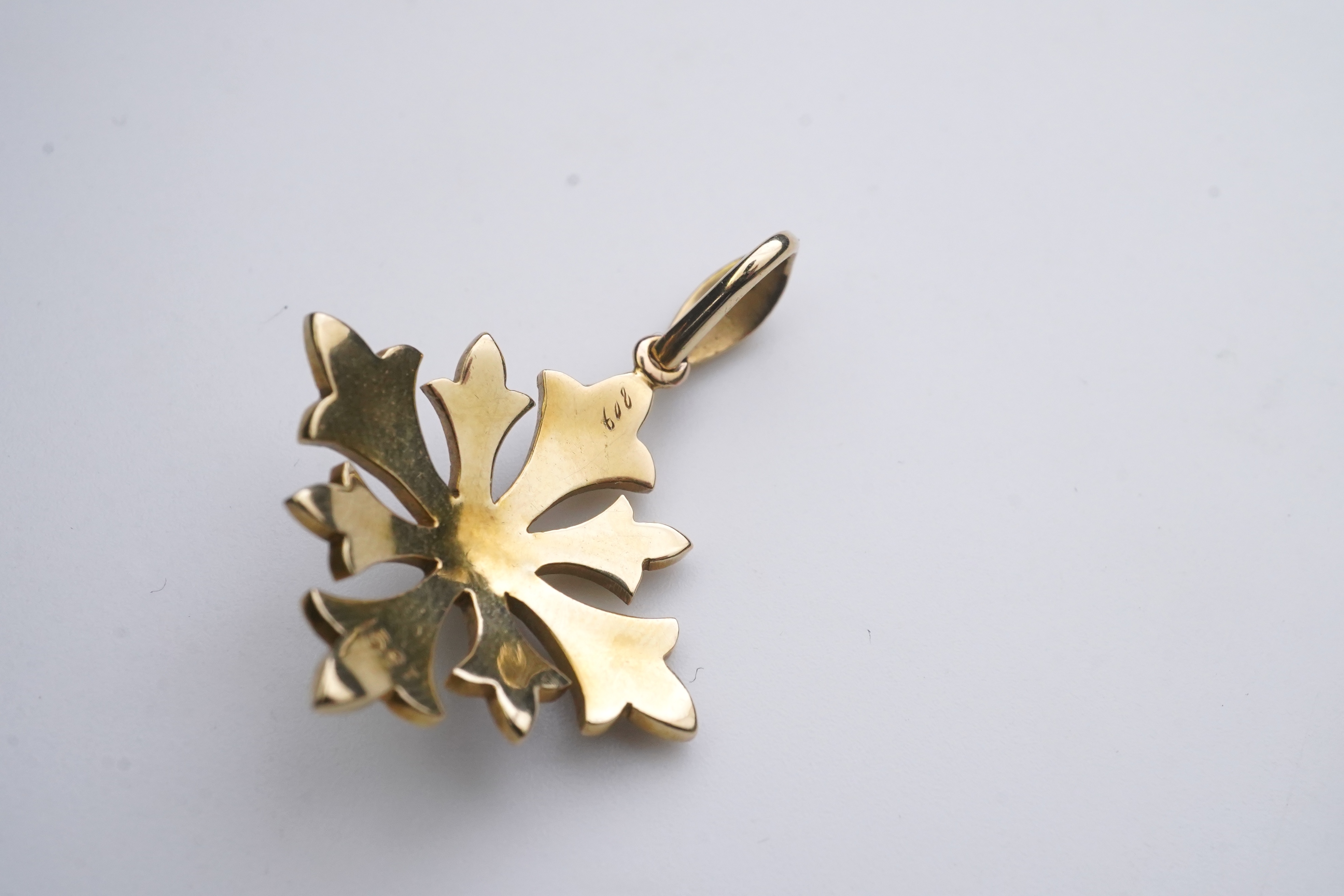 A Georgian mourning brooch, early 19th century, two Edwardian pendants, early 20th century